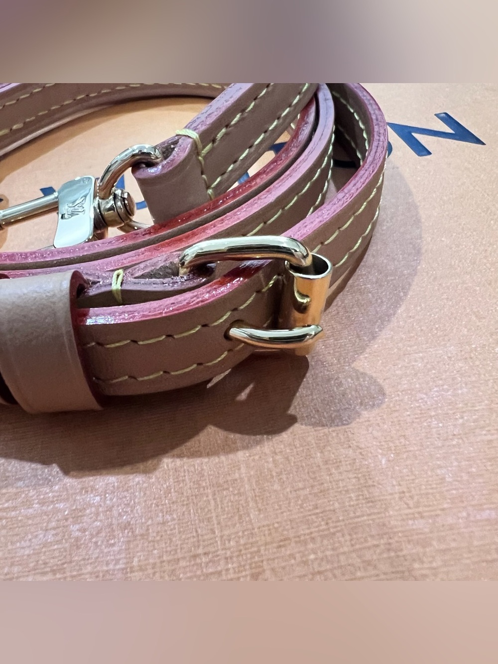 Louis Vuitton fold me pouch - Picture 12 of 16